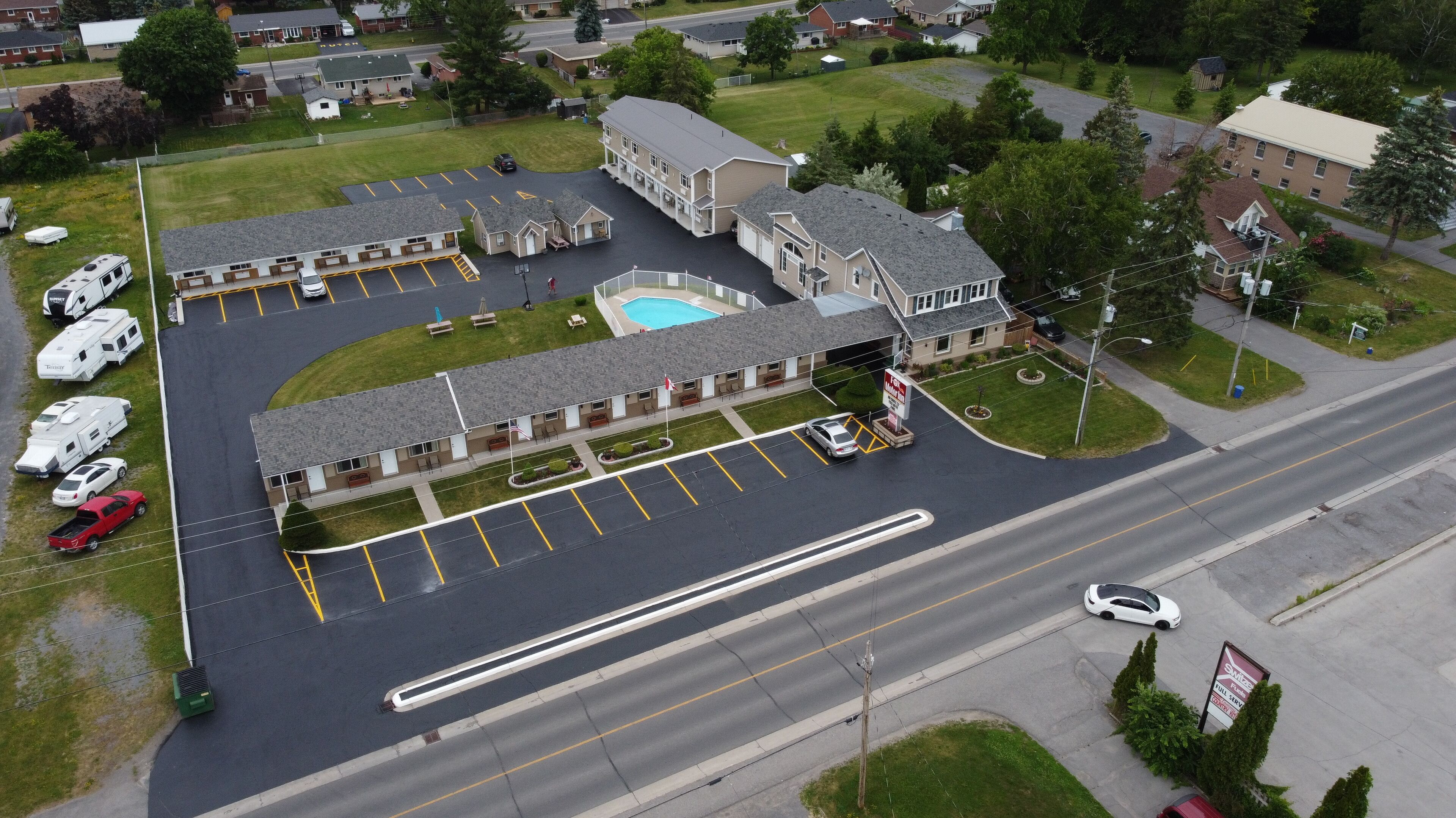 Vista frontal de la propiedad