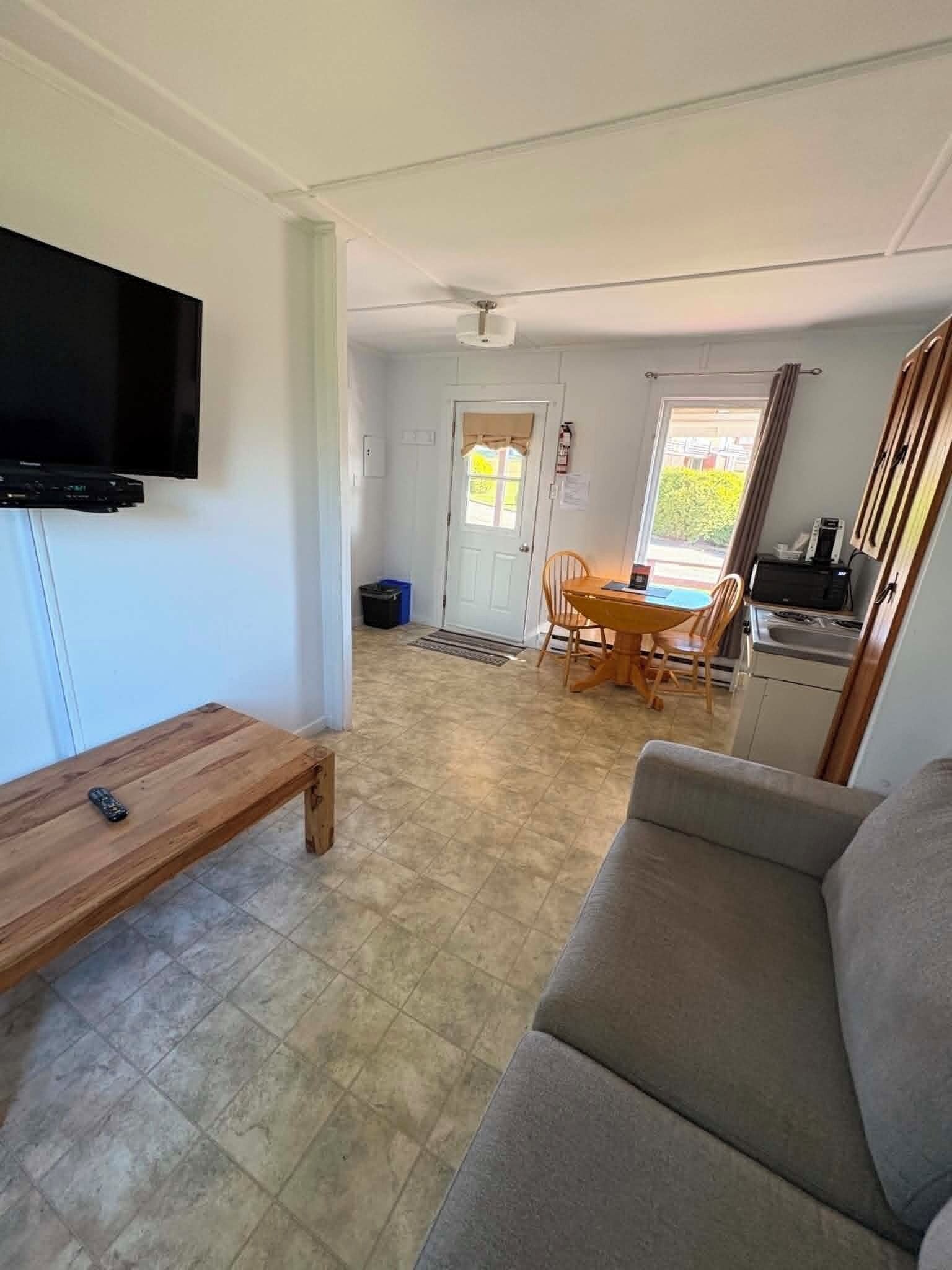 1 à 4 personnes, avec cuisinette et 1 chambre fermée | Living area
