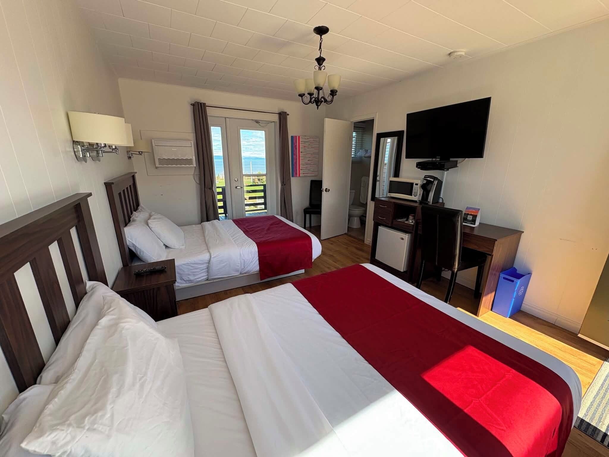 Basic Double Room | Living area | Flat-screen TV