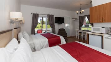 Chalet, 2 Double Beds, Balcony | Desk, free WiFi, bed sheets