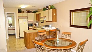 In-room dining - Beachwood Villa by Rivard (Santa Rosa Beach)