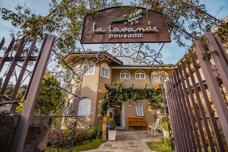 Fachada de la propiedad