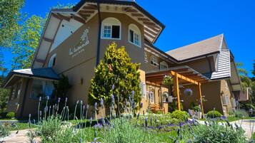 Fachada da propriedade