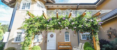 Fachada de la propiedad