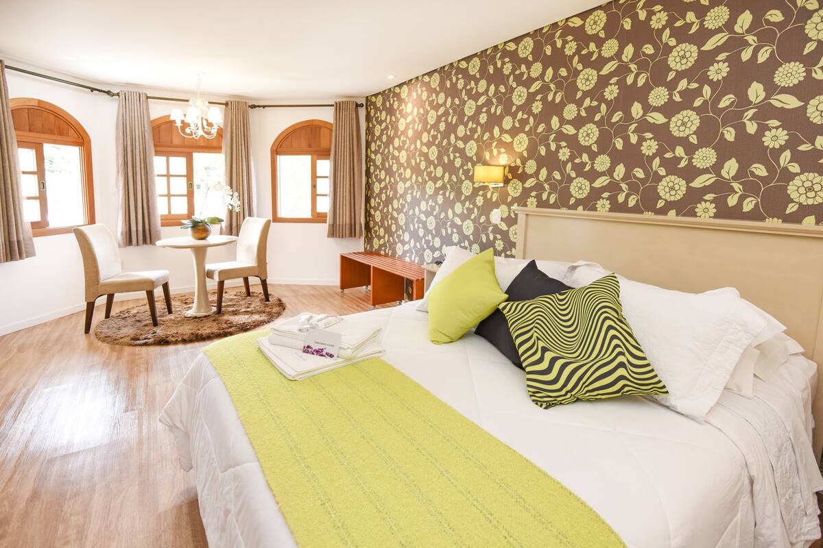 Suite Master | Hypo-allergenic bedding available, minibar, soundproofing