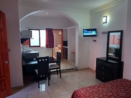 Classic Room | Premium bedding, soundproofing, iron/ironing board, free WiFi