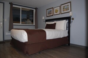 In-room safe, desk, iron/ironing board, free WiFi - Rest Inn (Terrace)