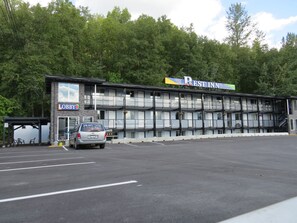 A motel with a sign reading "Rest Inn" and "Lobby" on the side.