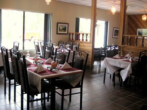 Lunch and dinner served, Chinese cuisine