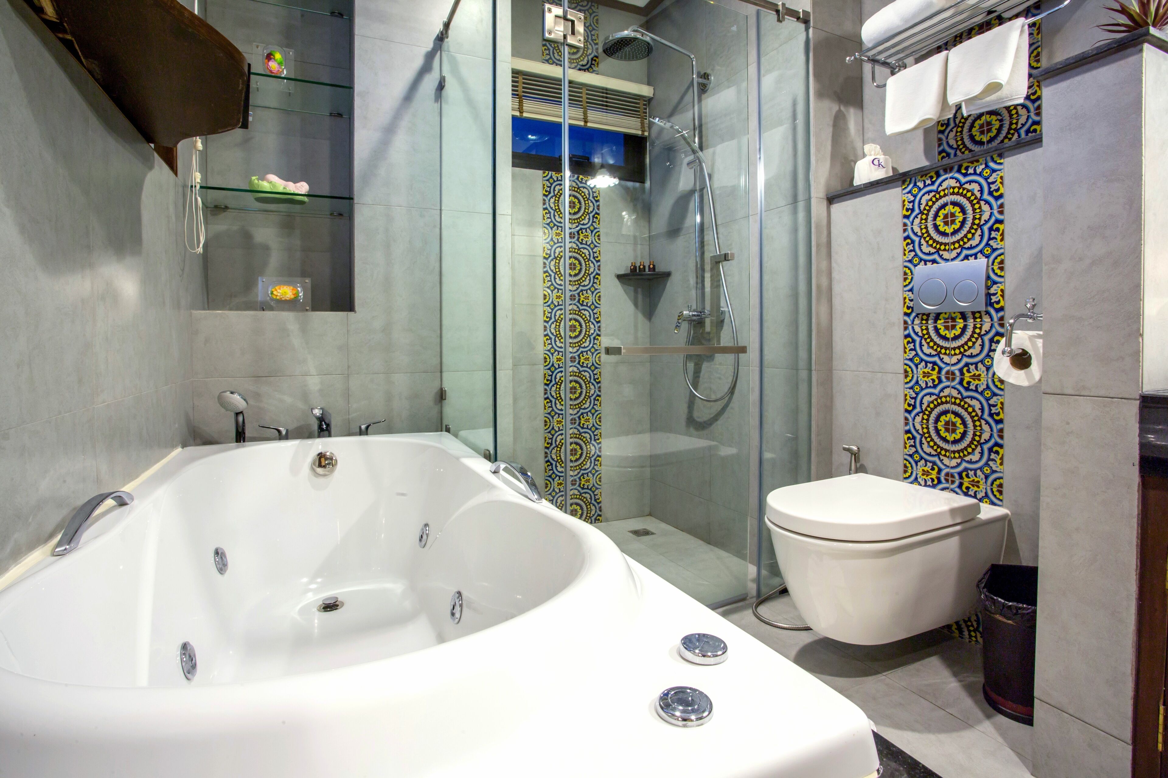 grand suite | bathroom | free toiletries, hair dryer, bathrobes, slippers