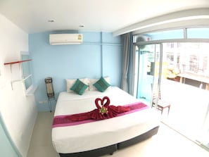 Deluxe Double or Twin Room | In-room safe, free WiFi, bed sheets - The Room Patong Hotel (Patong)