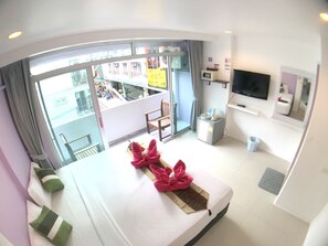 Deluxe Double or Twin Room | In-room safe, free WiFi, bed sheets - The Room Patong Hotel (Patong)