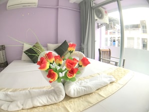 Deluxe Double or Twin Room | In-room safe, free WiFi, bed sheets - The Room Patong Hotel (Patong)