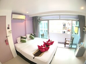 Deluxe Double or Twin Room | In-room safe, free WiFi, bed sheets - The Room Patong Hotel (Patong)