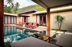 Vila, 2 quartos, vista para a piscina | Área de estar | TV de plasma, DVD player