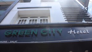 The exterior of the Green City Hotel with a modern design, featuring a prominent sign and a staircase leading to the entrance. - Dalat Green City Hotel (Xuan Huong - Da Lat)