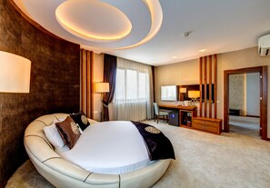 Ropa de cama de alta calidad y minibar