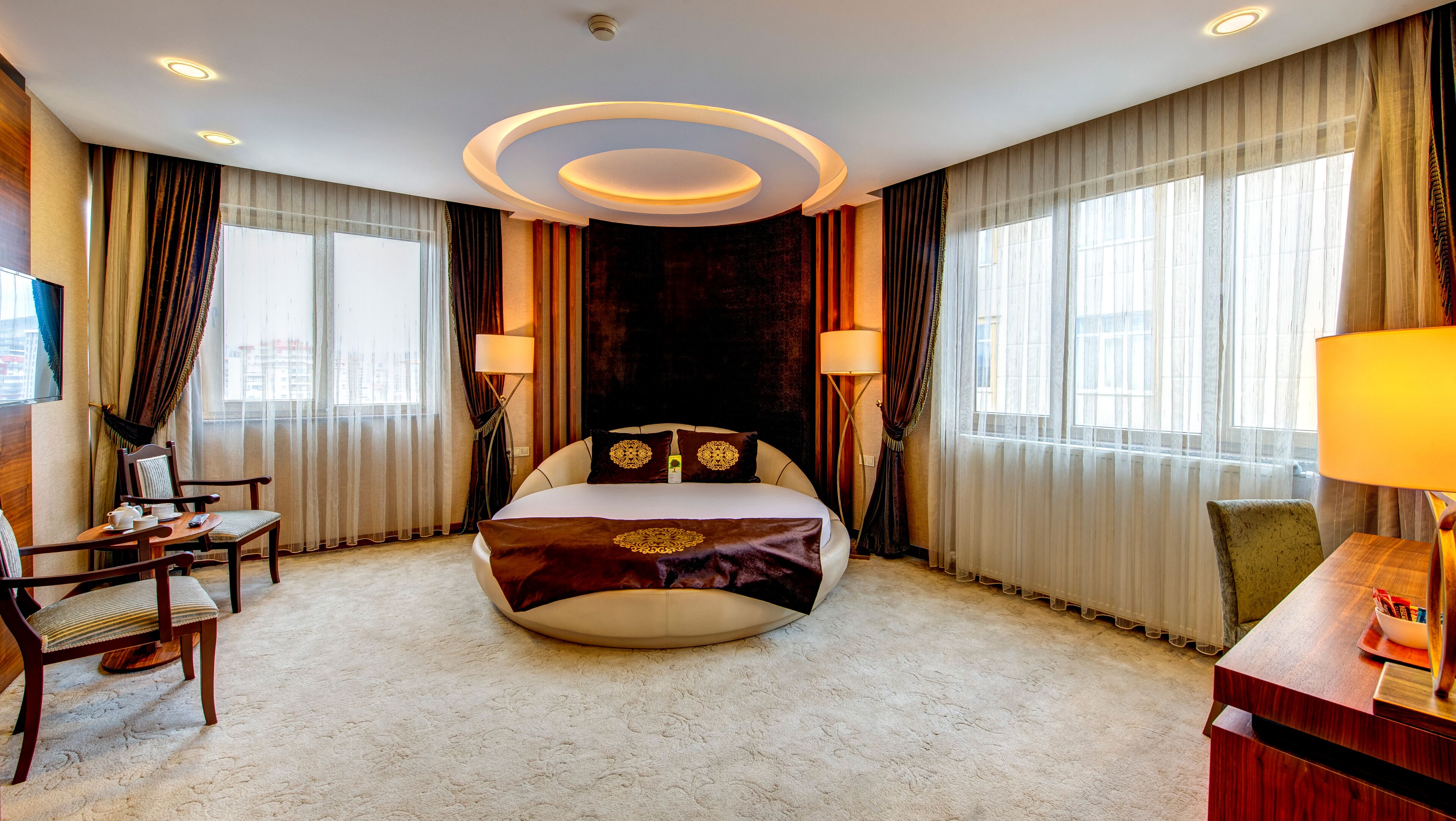Ropa de cama de alta calidad y minibar 