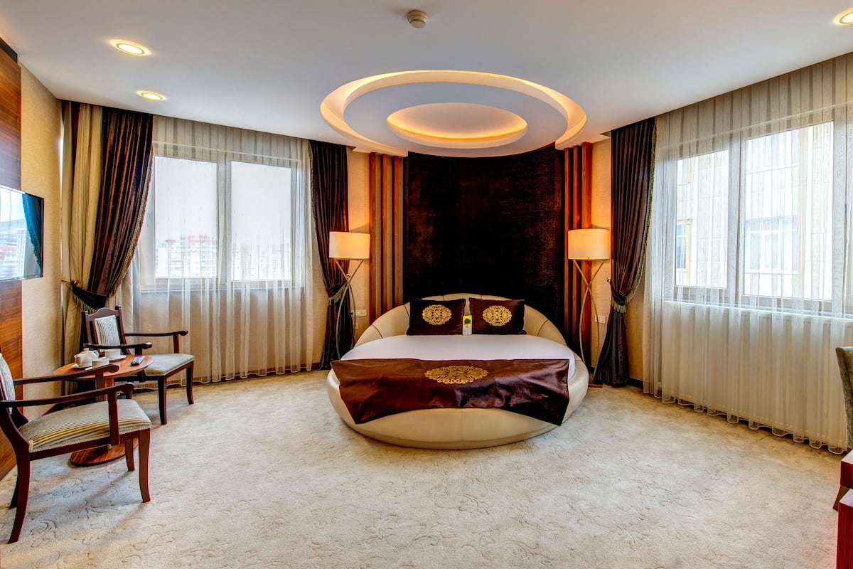 Ropa de cama de alta calidad y minibar