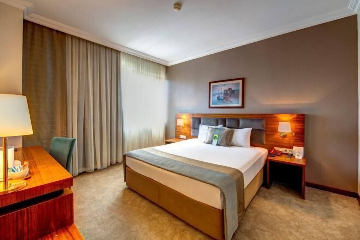 Premium bedding, minibar, in-room safe, blackout drapes