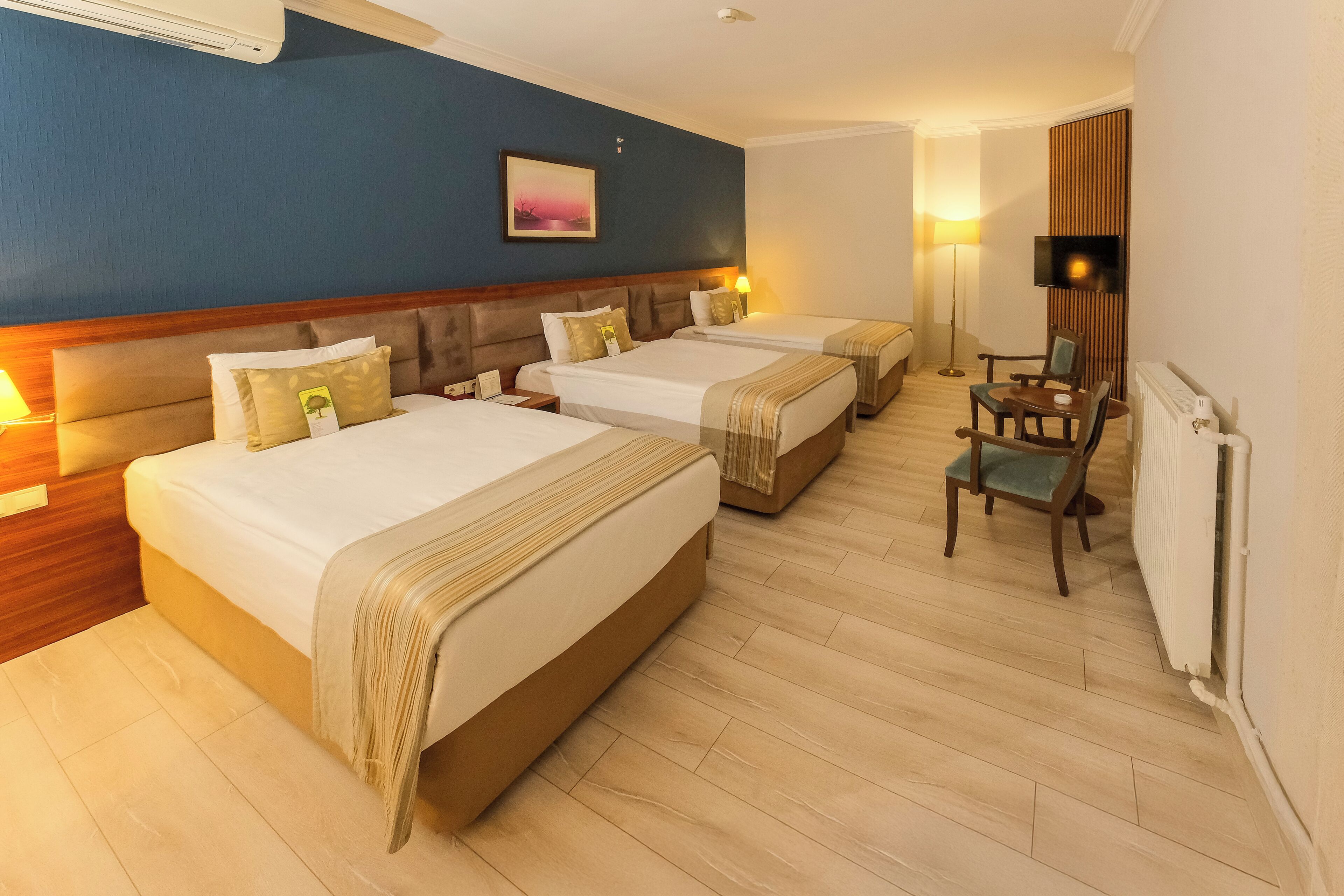 Ropa de cama de alta calidad y minibar 