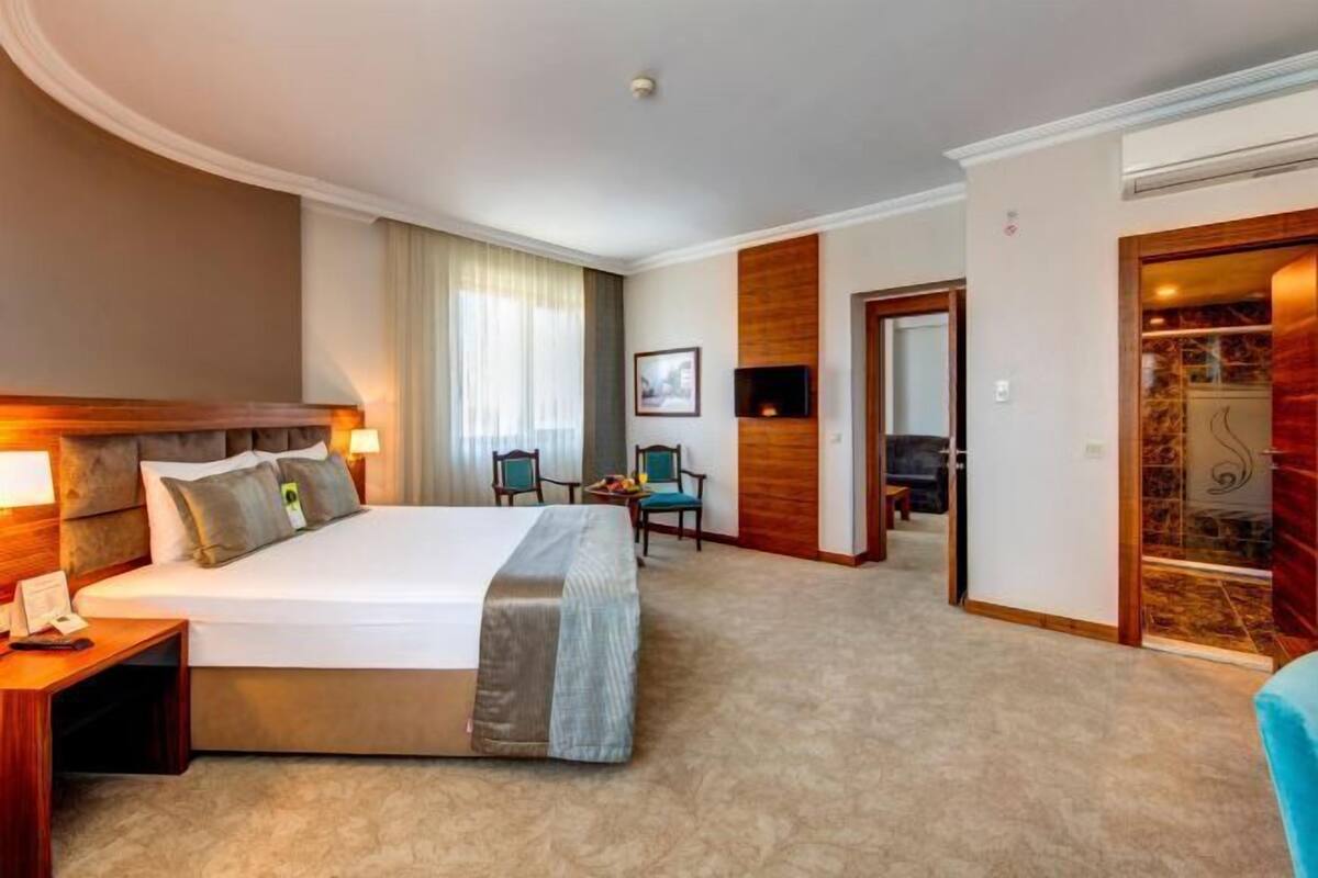 Premium bedding, minibar, in-room safe, blackout drapes
