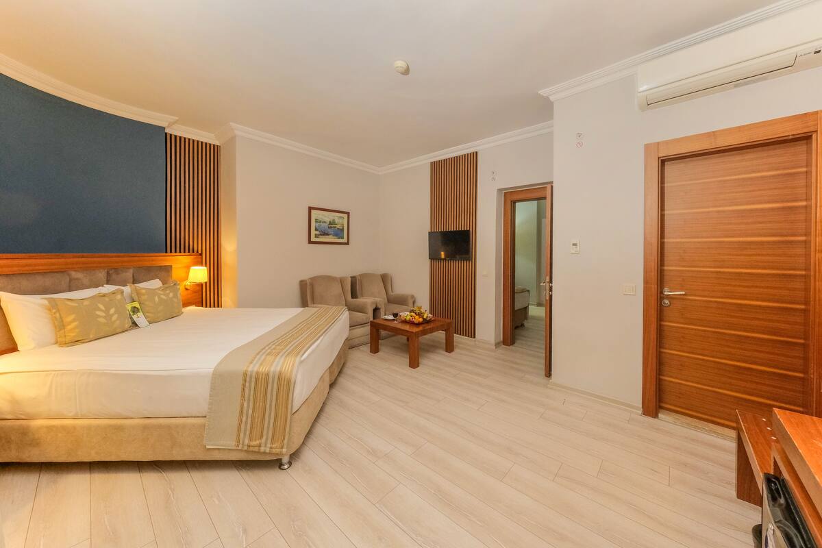 Ropa de cama de alta calidad y minibar 