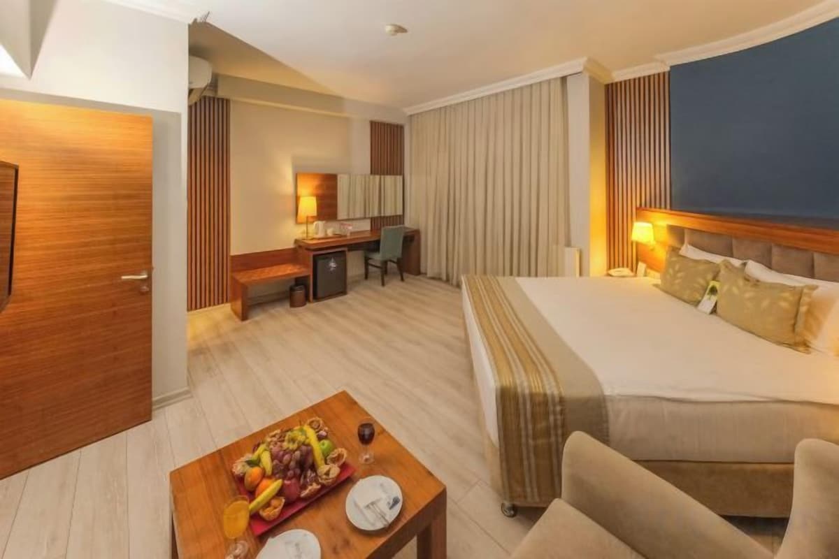 Premium bedding, minibar, in-room safe, blackout drapes