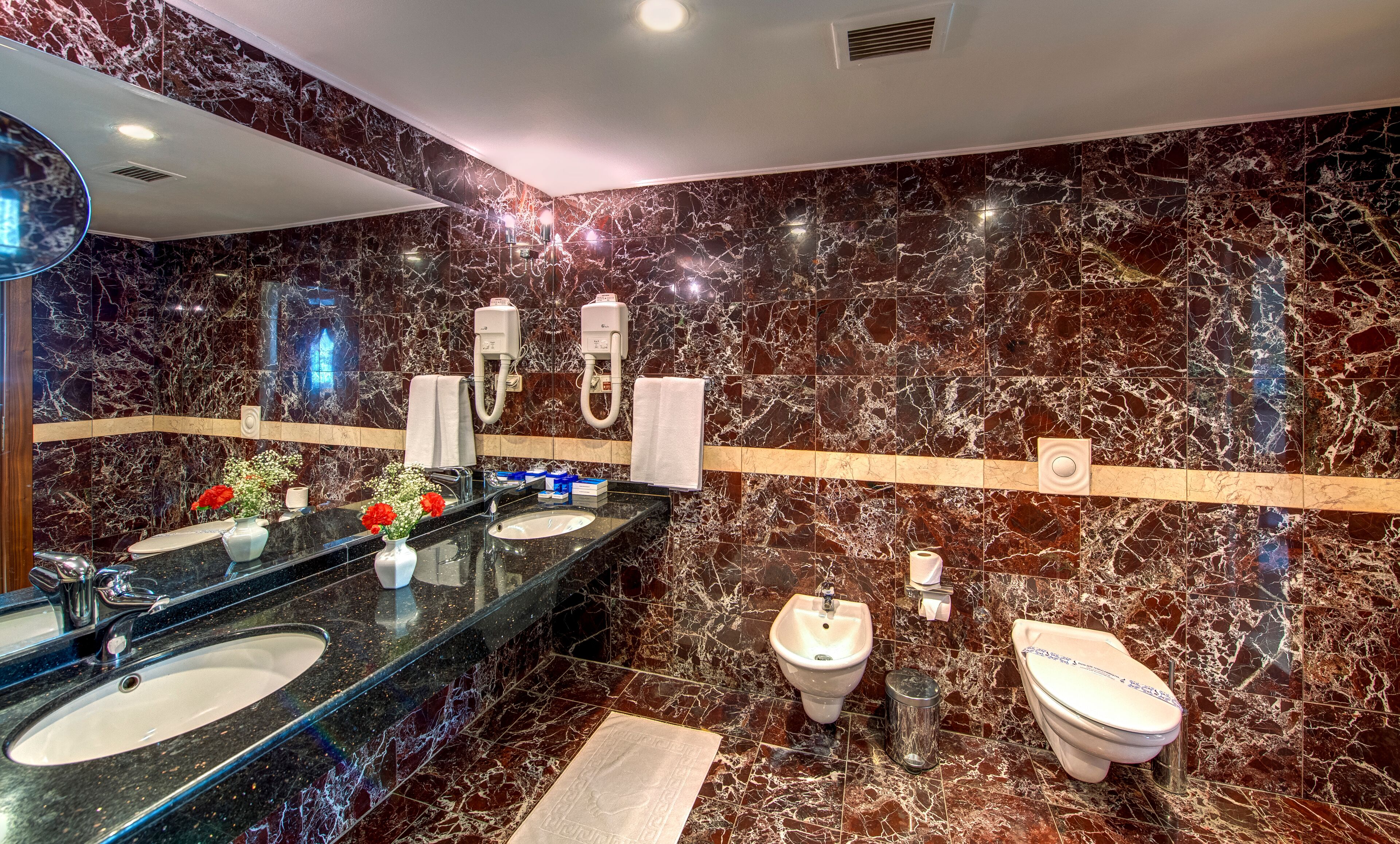 king suite | bathroom | free toiletries, hair dryer, bathrobes, slippers