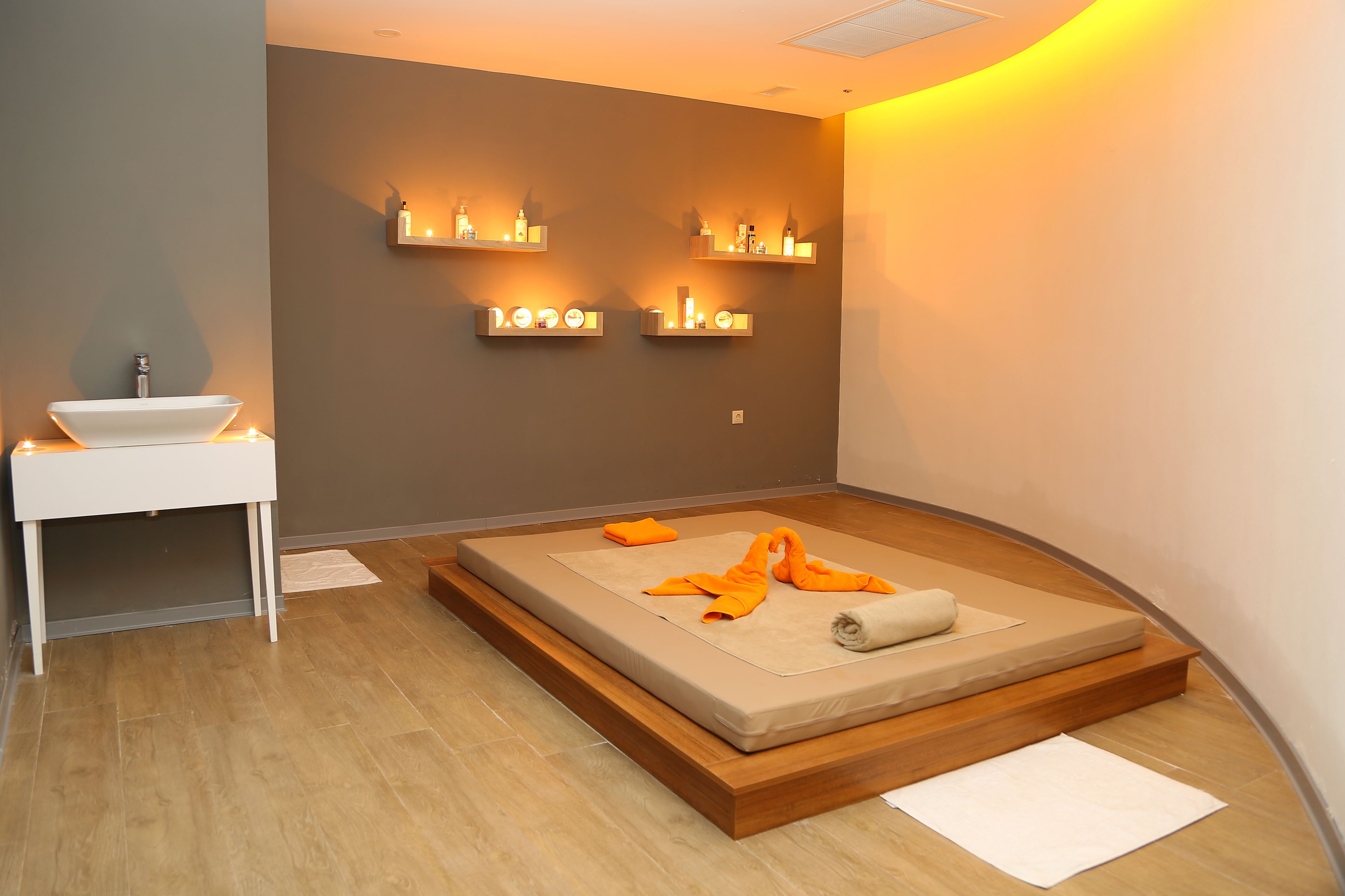 Behandlungsräume für Paare, Sauna, Whirlpool, Dampfbad