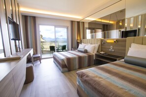 Minibar, odada kasa, masa, ücretsiz beşik/çocuk yatağı