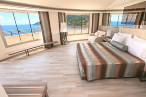 Minibar, caja de seguridad en la habitación y escritorio 