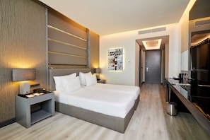 Deluxe Twin Room | Minibar, caja fuerte, escritorio y cortinas opacas