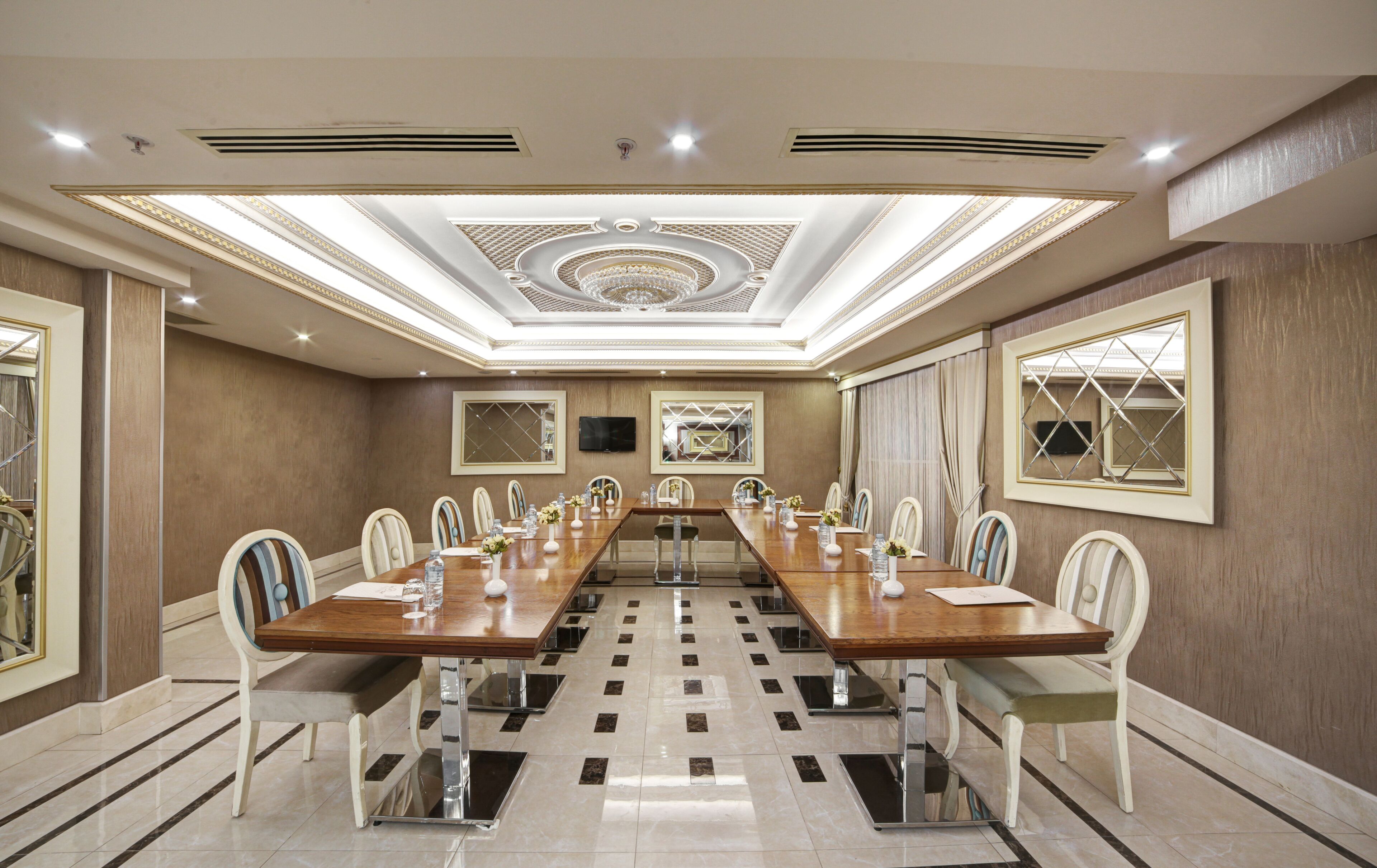 Photo - Halifaks Hotel