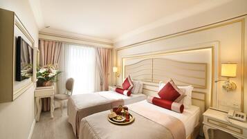 2 bedrooms, premium bedding, minibar, in-room safe