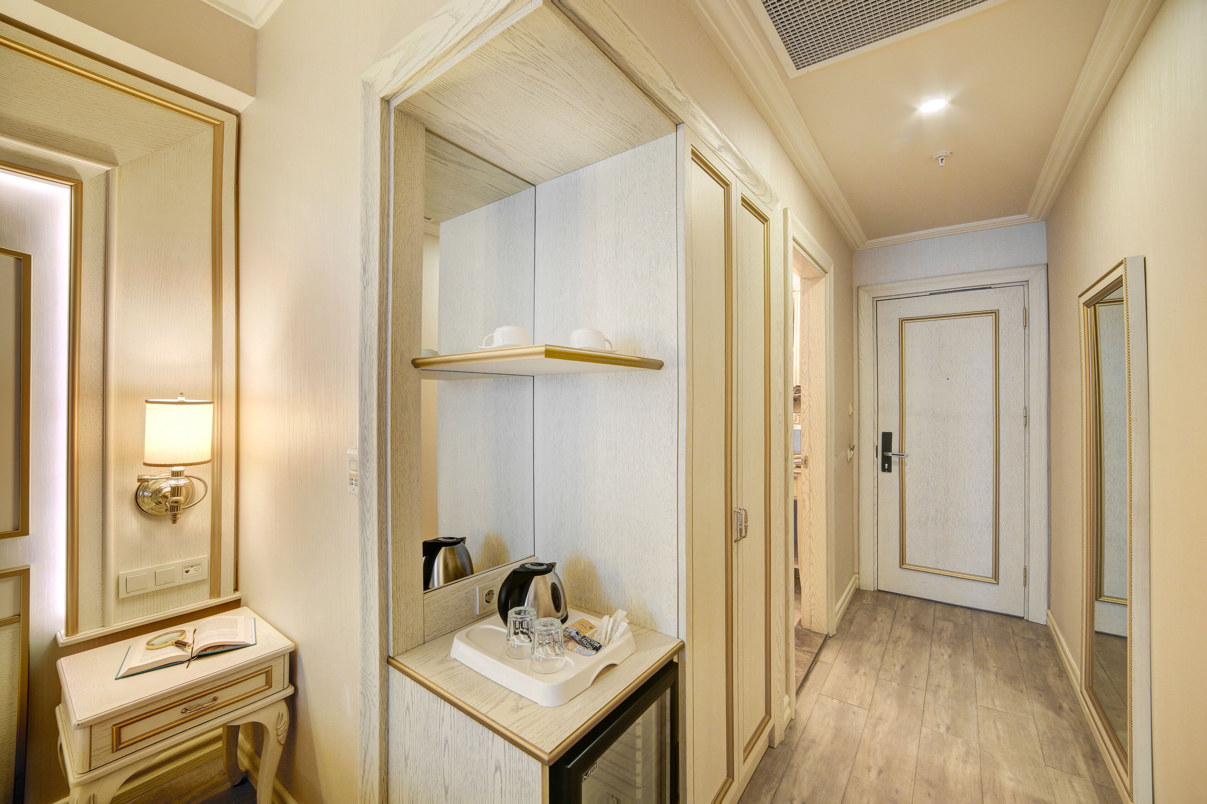 Photo - Halifaks Hotel