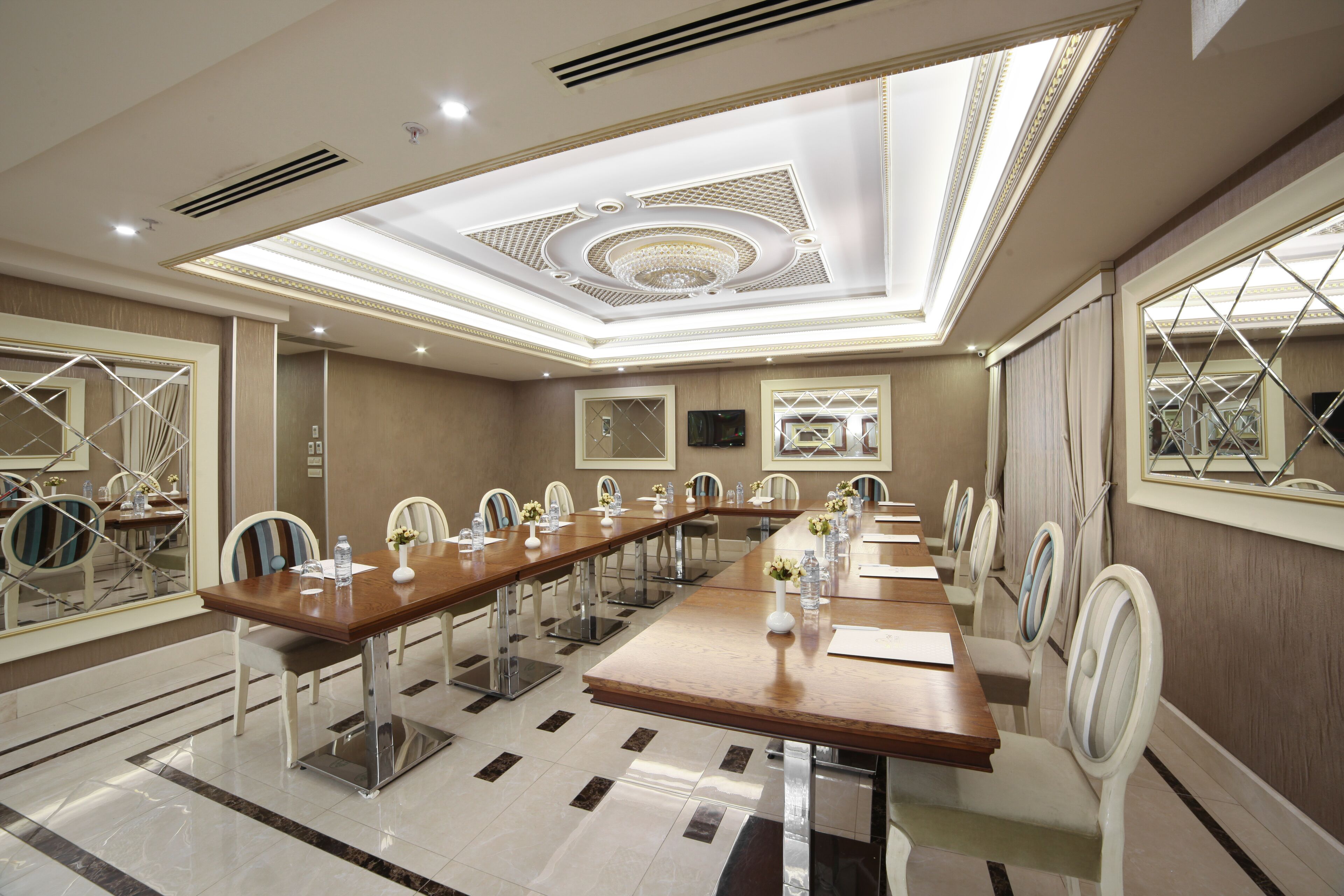 Photo - Halifaks Hotel