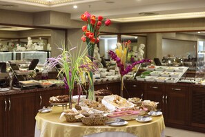 Breakfast buffet - Halifaks Hotel (Istanbul)