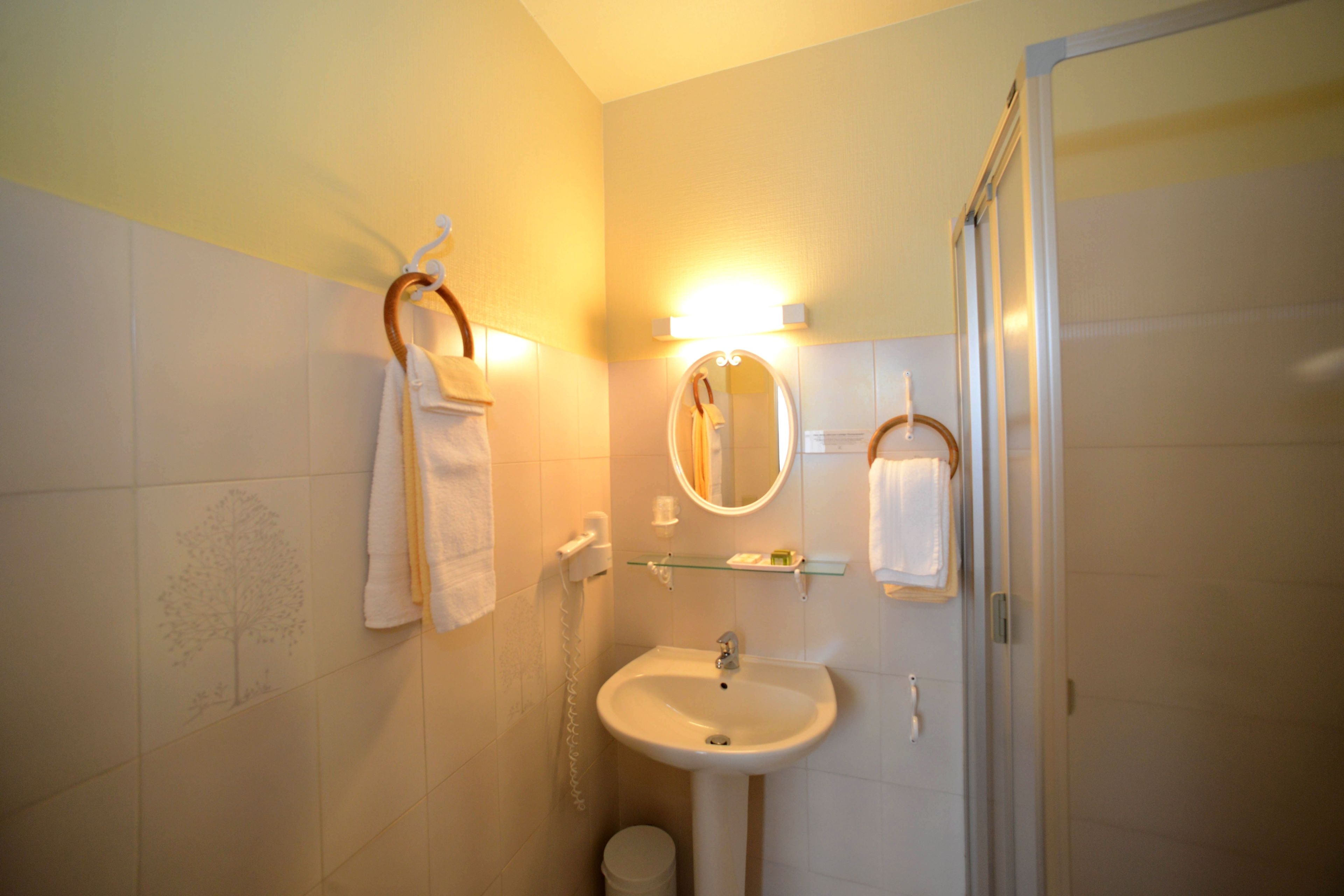 free toiletries, hair dryer