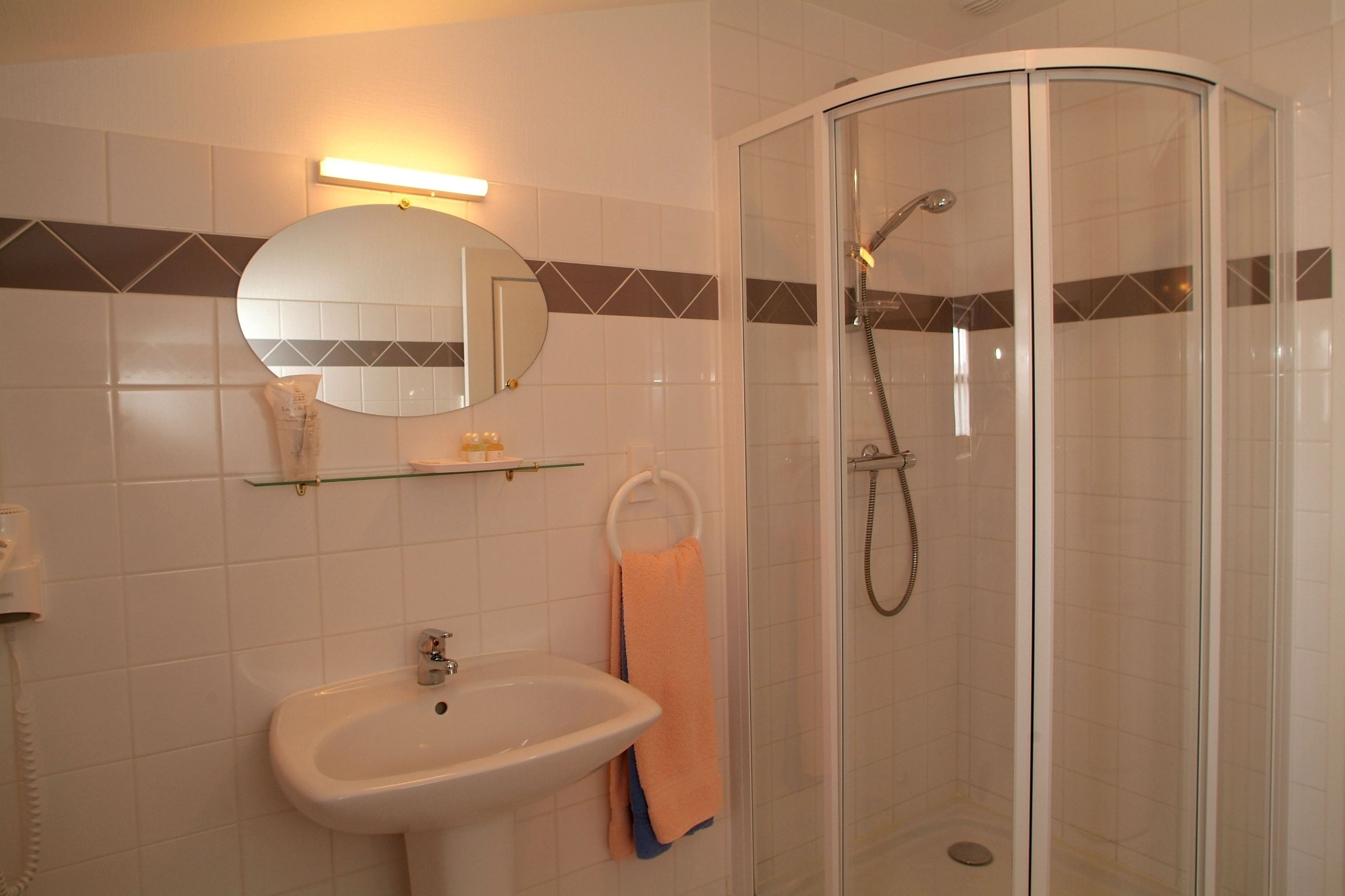 free toiletries, hair dryer