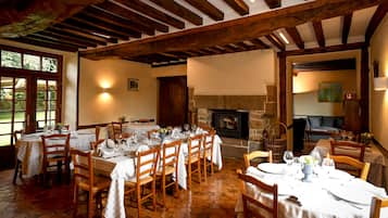 Desayuno continental (EUR 13 por persona)