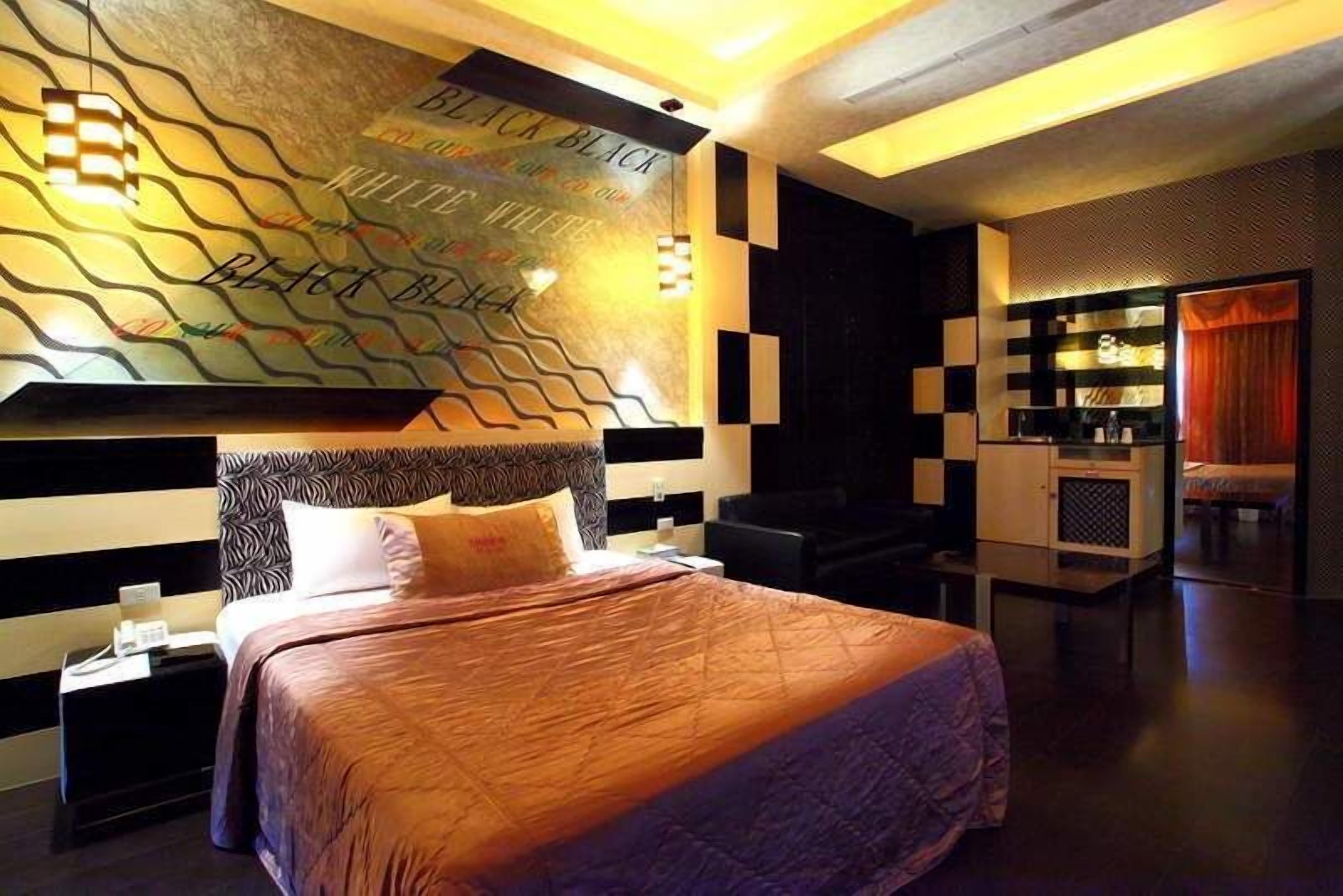 Business Room (No Garage) | Desk, free WiFi