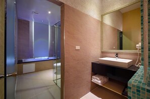 Familiekamer (No Garage) | Badkamer | Een douche, een haardroger