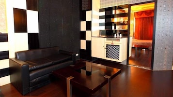 Business Room (No Garage) | Living area | LED TV, pay movies
