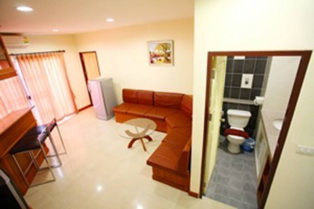 Desk, rollaway beds, free WiFi