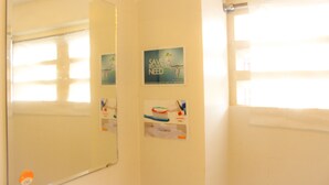 Hanoi Classic Superior Window | Bathroom - BC Family Homestay - Ha Noi - Hostel (Hanoi)