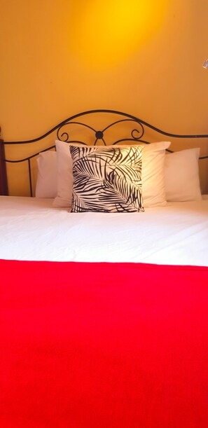 Romantic Superior City View | Rollaway beds, free WiFi - BC Family Homestay - Ha Noi - Hostel (Hanoi)