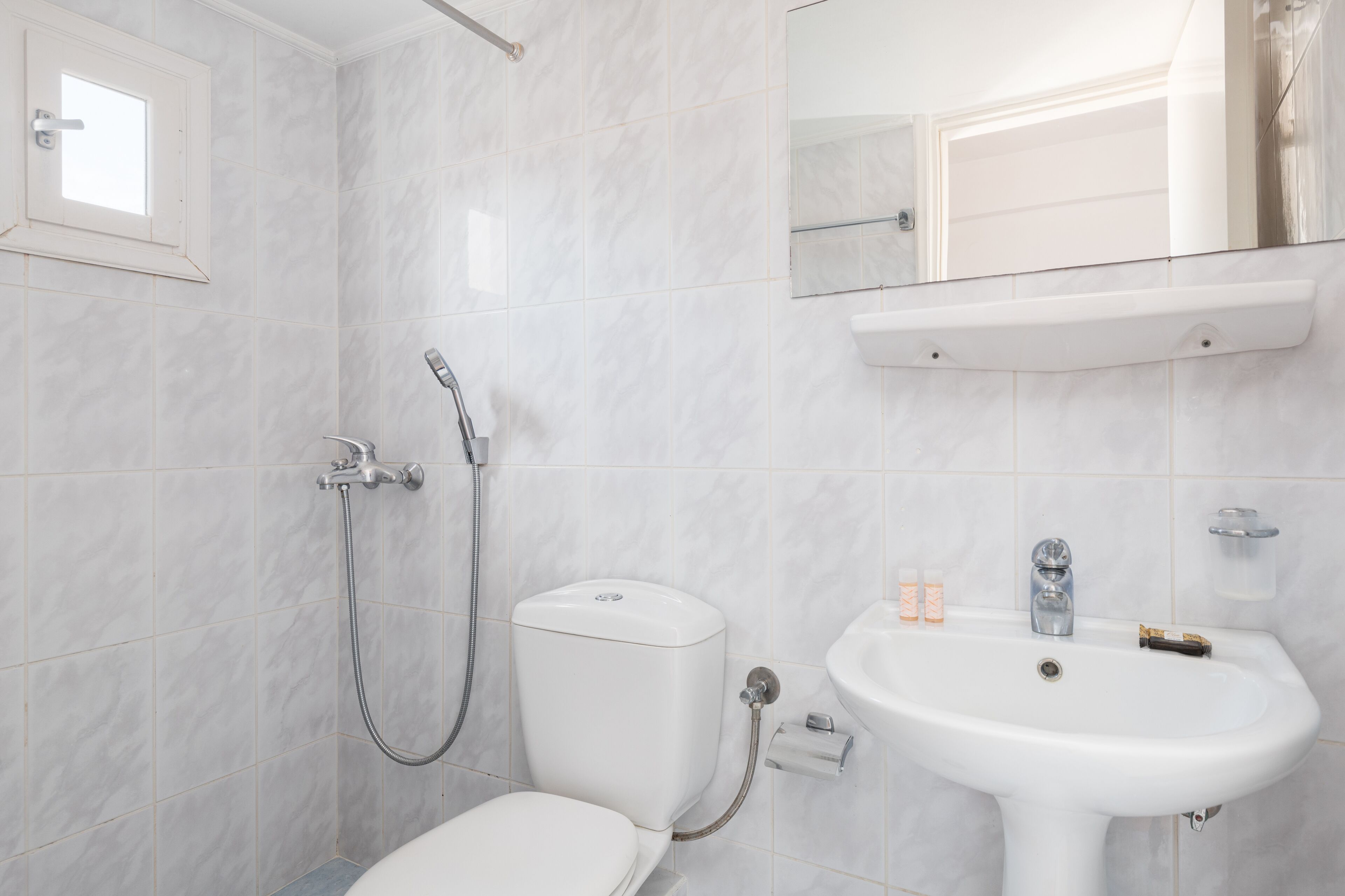 standard double or twin room, sea view | bathroom | shower, rainfall showerhead, hair dryer, towels