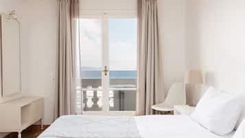 Habitación estándar con 1 cama matrimonial o 2 individuales, vista al mar | Espacio para trabajar con laptop, wifi gratis y ropa de cama