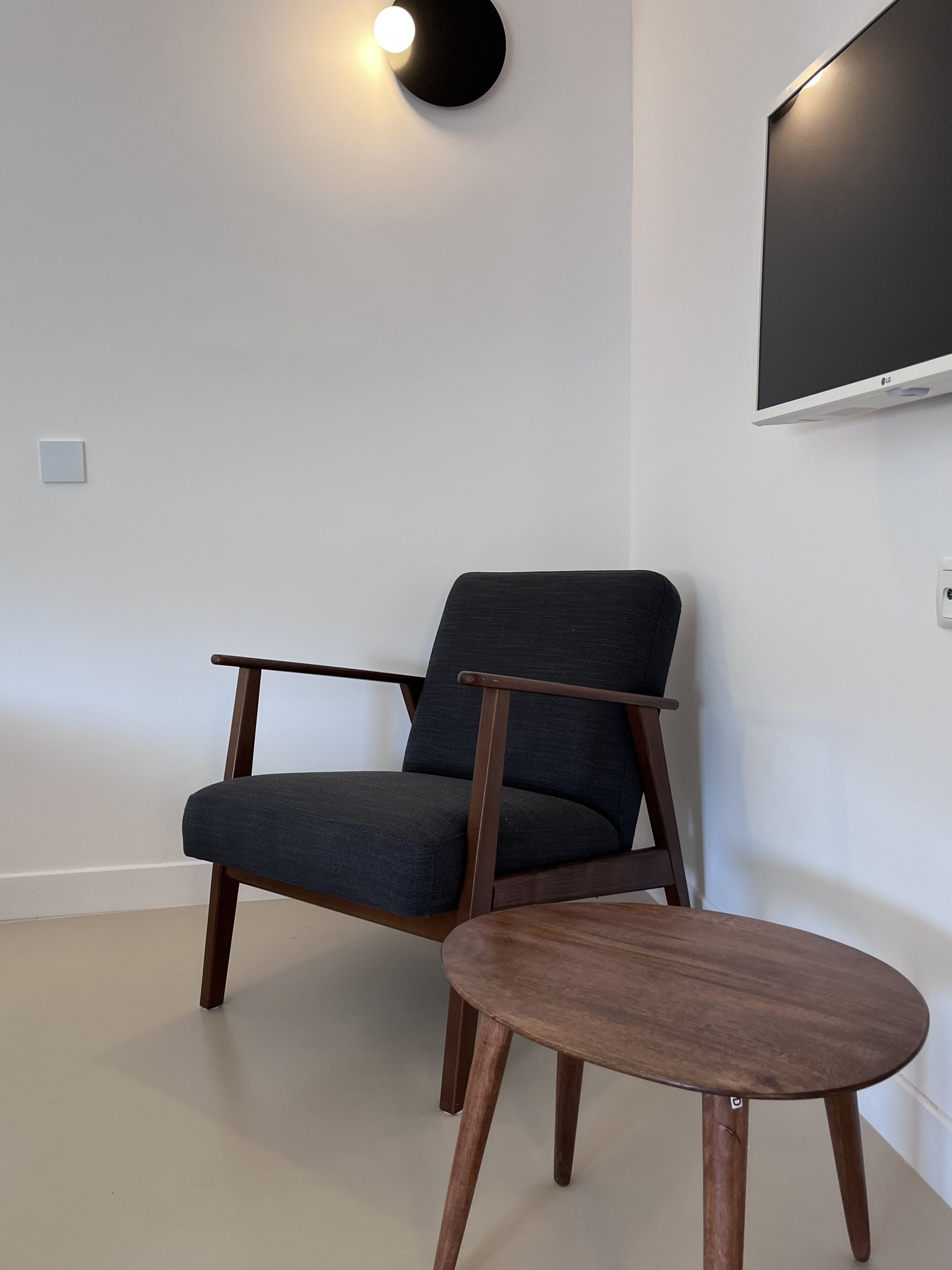 junior double room, sea view | living area | plasma tv